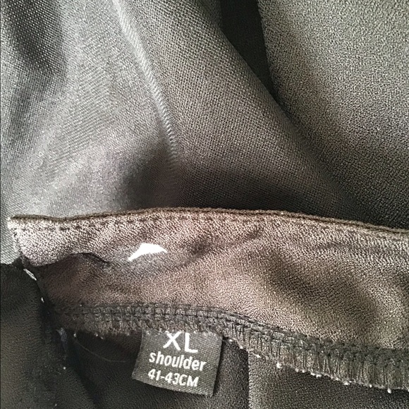 Blouse Black with Embroidery Crocheted Effect along the bottom size XL. - Picture 9 of 9